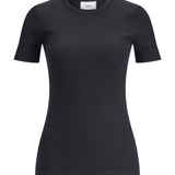 Sort t-shirt med korte ærmer og rund halsudskæring, hængende frit mod en hvid baggrund. Etiketten viser teksten "JJXX."