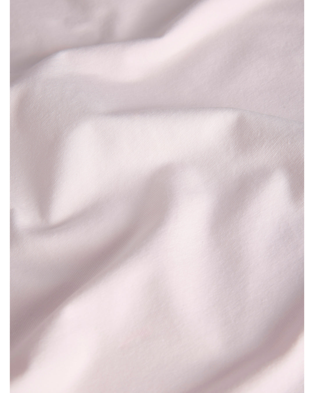 Produktfoto som viser stoffets detaljer af GIGI t-shirt, lyserød - fra BySofieSønderby