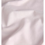 Produktfoto som viser stoffets detaljer af GIGI t-shirt, lyserød - fra BySofieSønderby