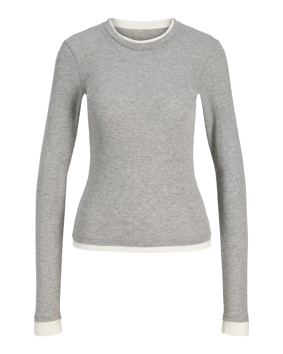 Produktfoto af en Henna bluse i lysgrå med hvid kant. Baggrund er hvid. Fra BySofieSønderby