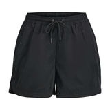 Produktfoto af LANA shorts, sort på hvid baggrund - fra BySofieSønderby