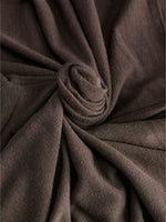 Detaljefoto af stof på Luna cardigan i brun. På hvid baggrund. Fra by Sofie Sønderby