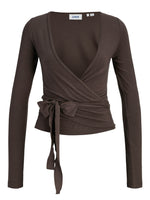 Produktfoto af Luna cardigan i brun. På hvid baggrund. Fra by Sofie Sønderby