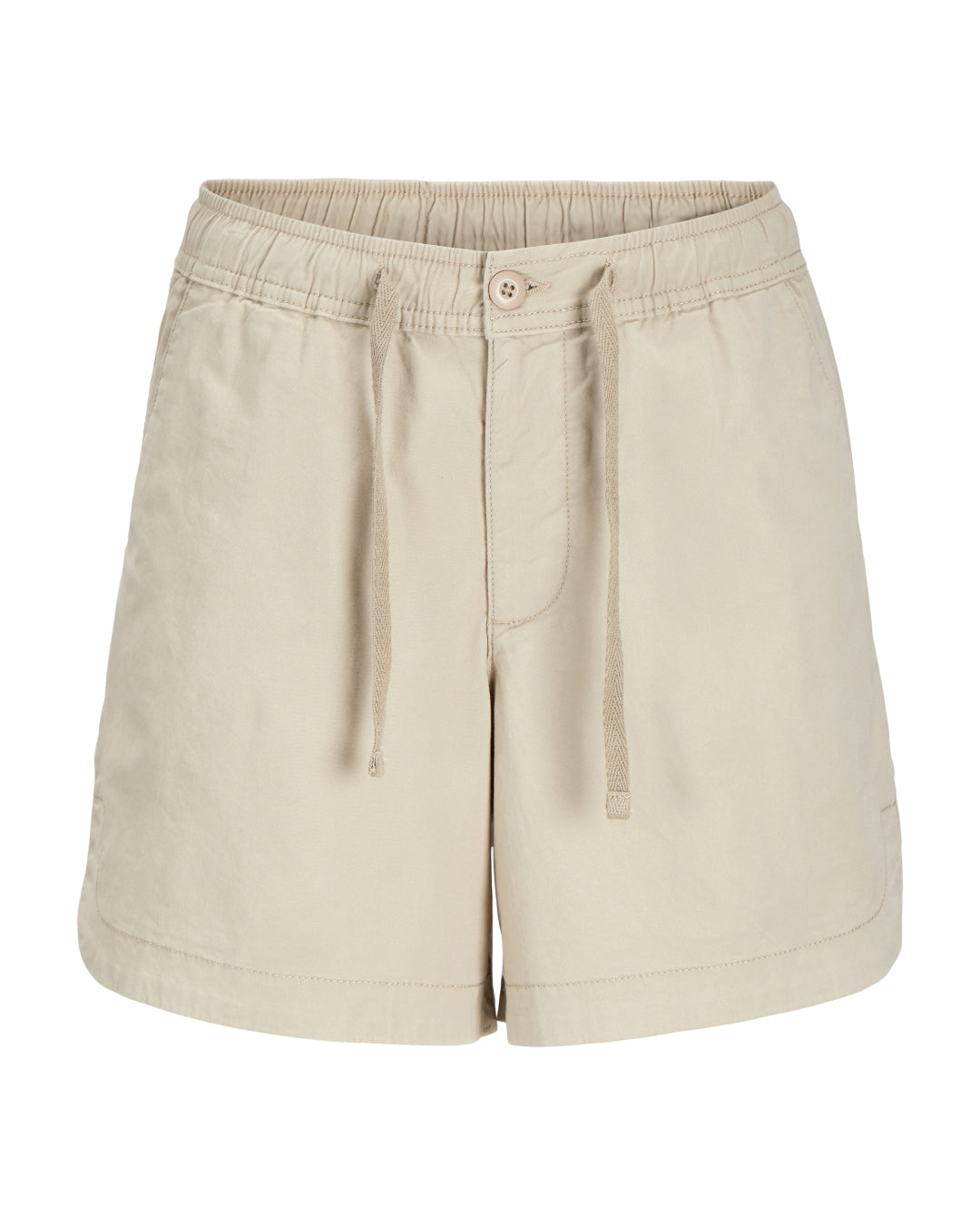 Beige shorts med elastisk talje og snørebånd foran, liggende isoleret mod en hvid baggrund.