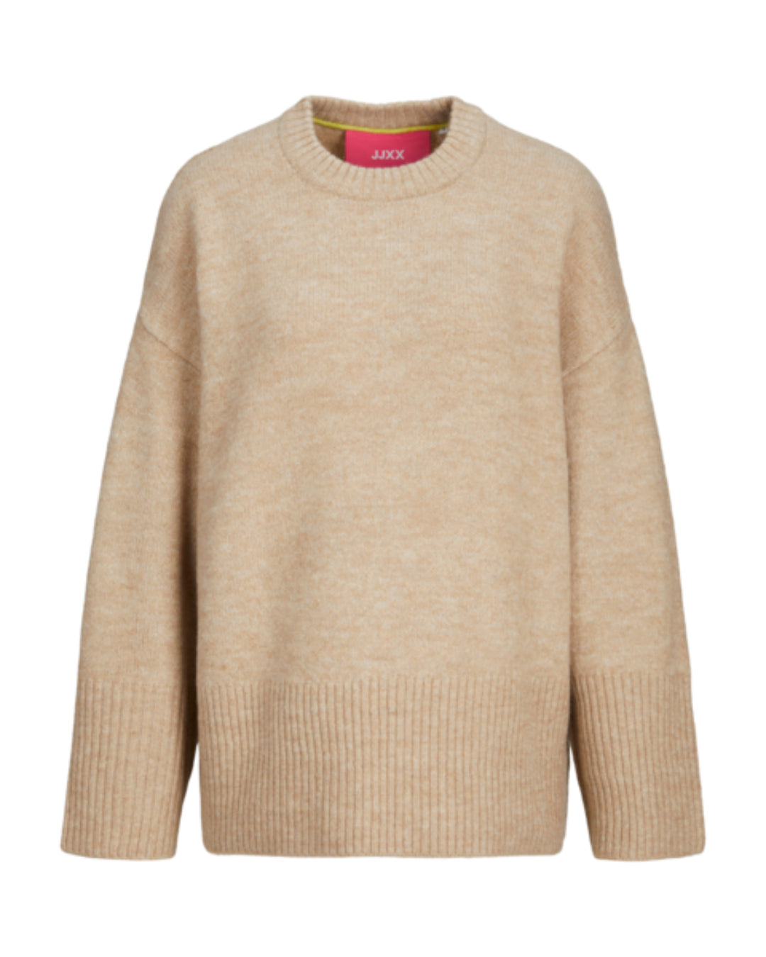 Beige striktrøje i et minimalistisk design hænger oprejst, med ribstrikkede manchetter og bund. Indvendigt mærke med teksten "JJXX" på lyserød baggrund.