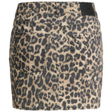 Leopardmønstret nederdel med to baglommer, set bagfra. I øverste højre hjørne er der en sort etikette med teksten "JXJ". Nederdelen er i en lys beige og sort farvekombination.