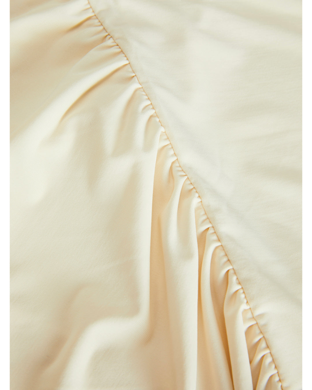 Produktfoto som viser stoffets detaljer af
SCARLET top, hvid - fra BySofieSønderby