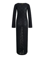 Lang sort kjole med lange ærmer og blondemønster. Kjolen står statisk på en neutral, hvid baggrund.