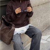 Modelfoto af pige med brun ALLIE jakke. Fra BySofieSønderby