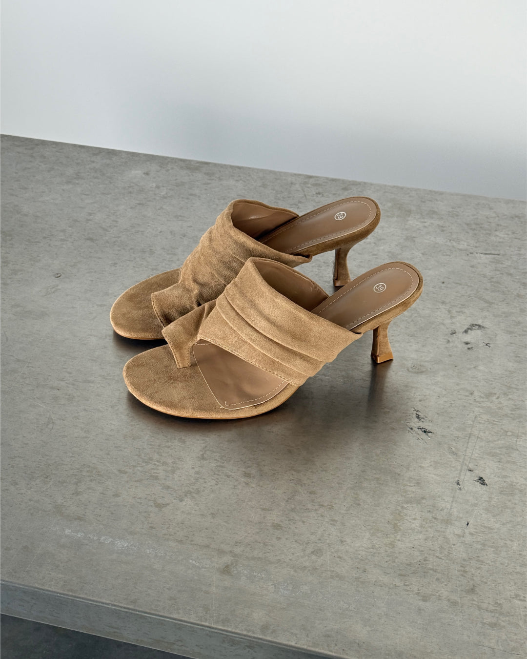 Billede af beige AMELIA hæl. Fra BySofieSønderby
