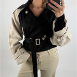 Modelbillede af beige ANNABELLE trenchcoat. Set forfra. Fra BySofieSønderby