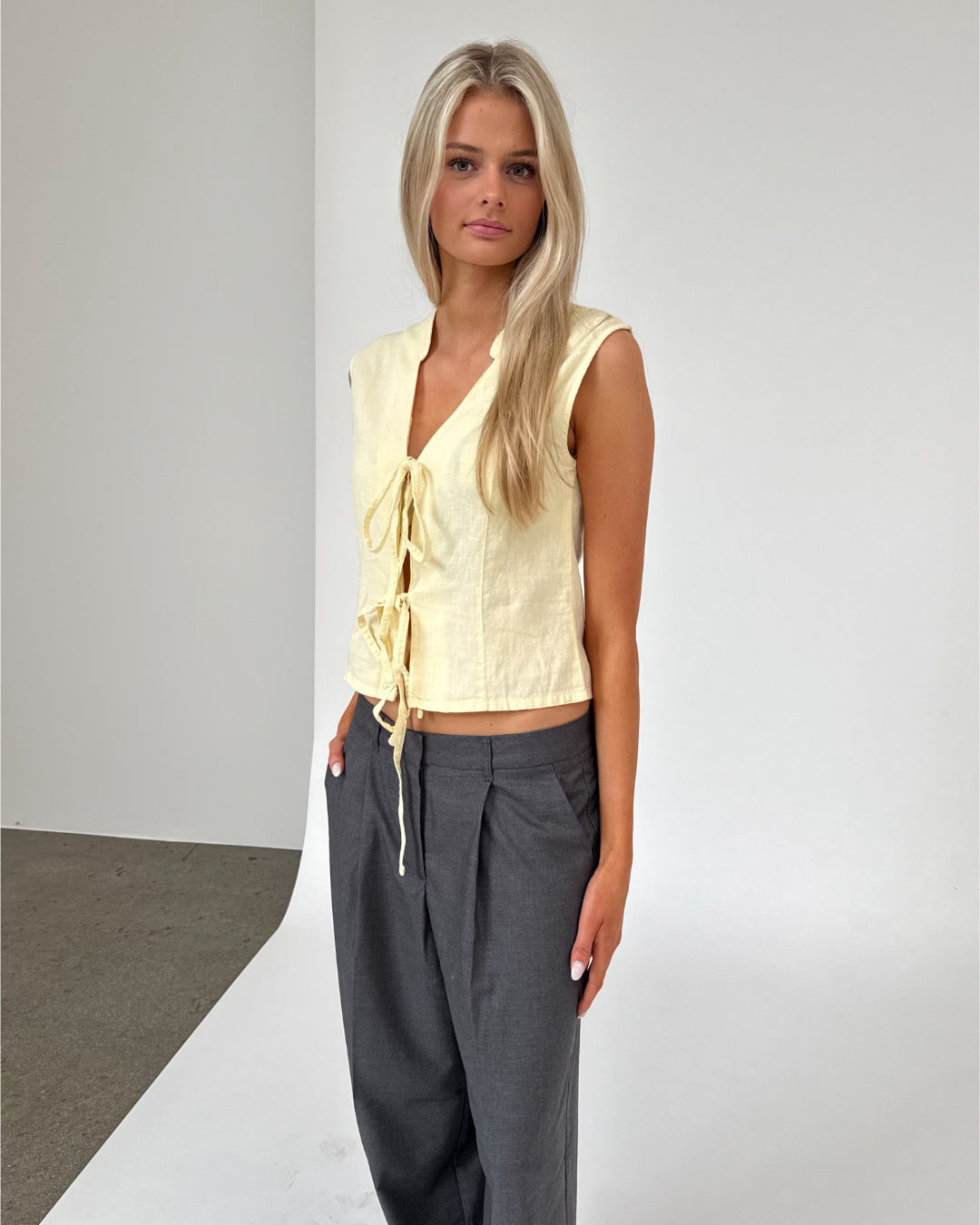 ANNIKA hør top gul