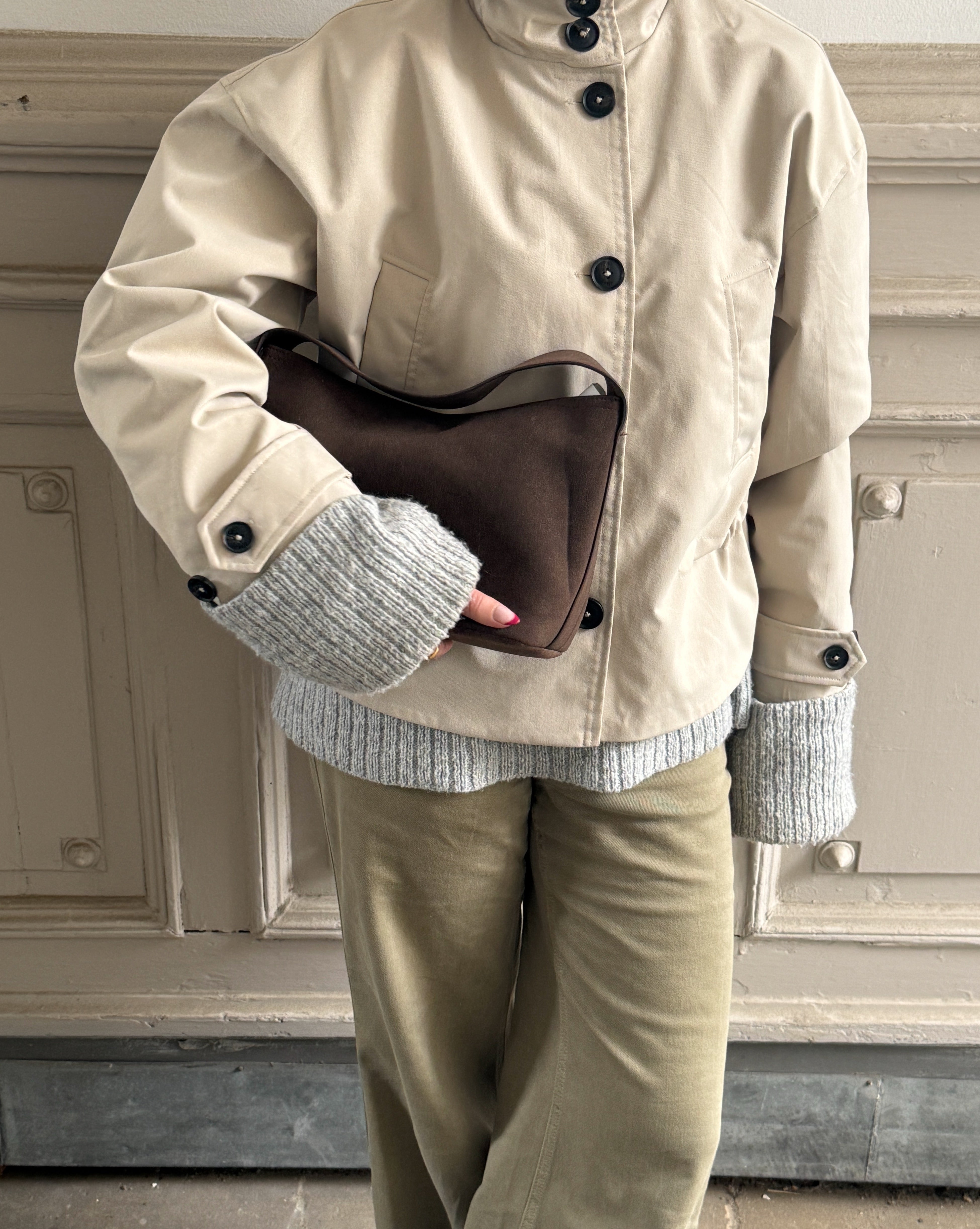 Stemningsbillede af brun ATHENA taske, lille. Fra BySofieSønderby