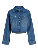 Produktfoto af en blå CANA skjorte i denim set forfra. Bagrund er hvid. Fra BySofieSønderby