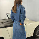 Modelbillede af CANA denim jakke, blå og CANA denim nederdel, blå. Fra BySofieSønderby