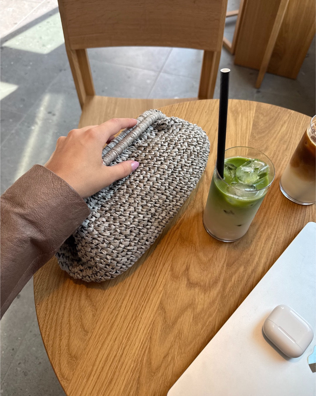 Produktbillede af grå Cecelia clutch. Fra BySofieSønderby