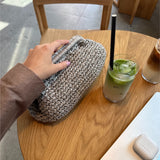 Produktbillede af grå Cecelia clutch. Fra BySofieSønderby