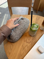 Produktbillede af grå Cecelia clutch. Fra BySofieSønderby