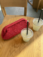 Produktbillede af rød Cecelia clutch. Fra BySofieSønderby