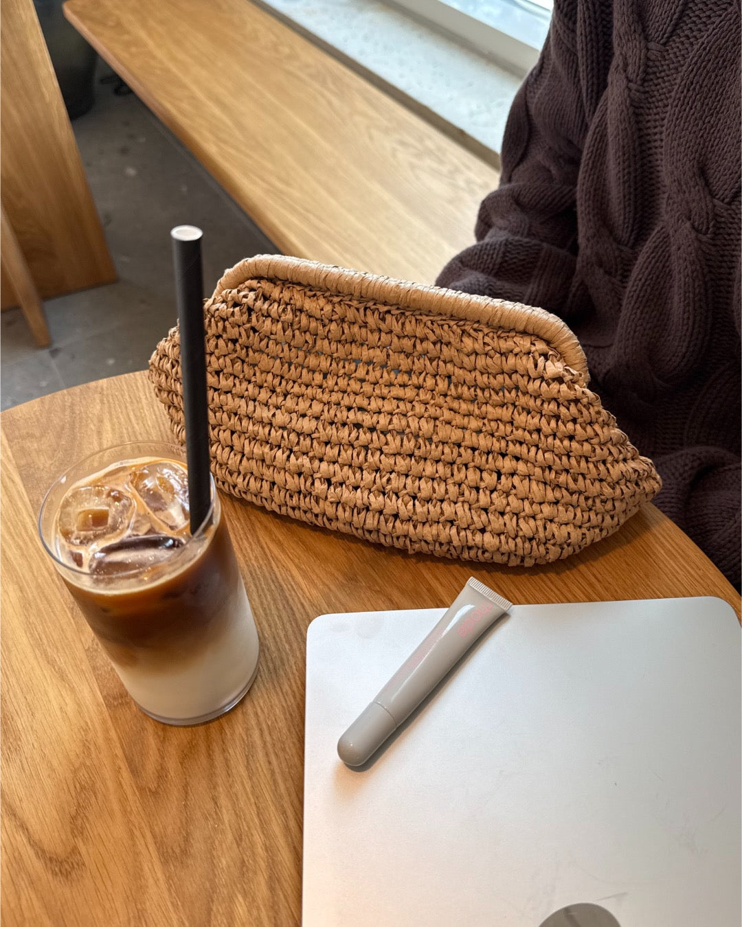 Produktbillede af sandfarvet Cecelia clutch. Fra BySofieSønderby