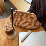 Produktbillede af sandfarvet Cecelia clutch. Fra BySofieSønderby