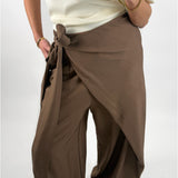 Modelbillede af brune CELIA slå om bukser. Set forfra. Fra BySofieSønderby