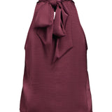 Produktbillede af bordeaux ærmeløs CHILLI top med sløjfe. Set bagfra. Fra BySofieSønderby