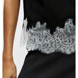 Detaljebillede af sort DALME top med hvide blonder. Fra BySofieSønderby