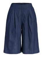 Produktbillede af blå DEBBY shorts. Set forfra. Fra BySofieSønderby