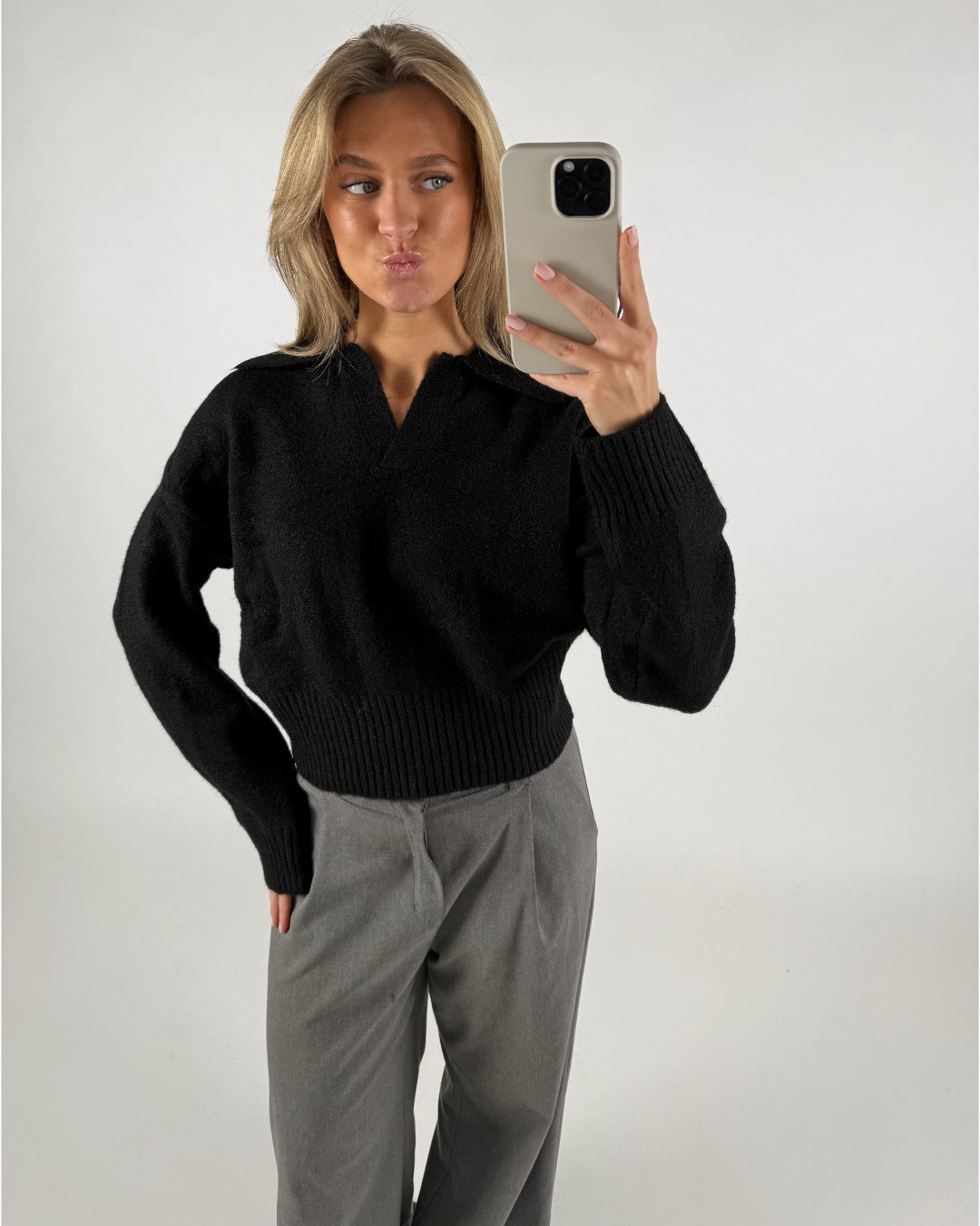 DELILAH polo strik sort