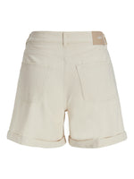 Produktfoto af bagsiden af DORA shorts, beige på hvid baggrund - fra BySofieSønderby