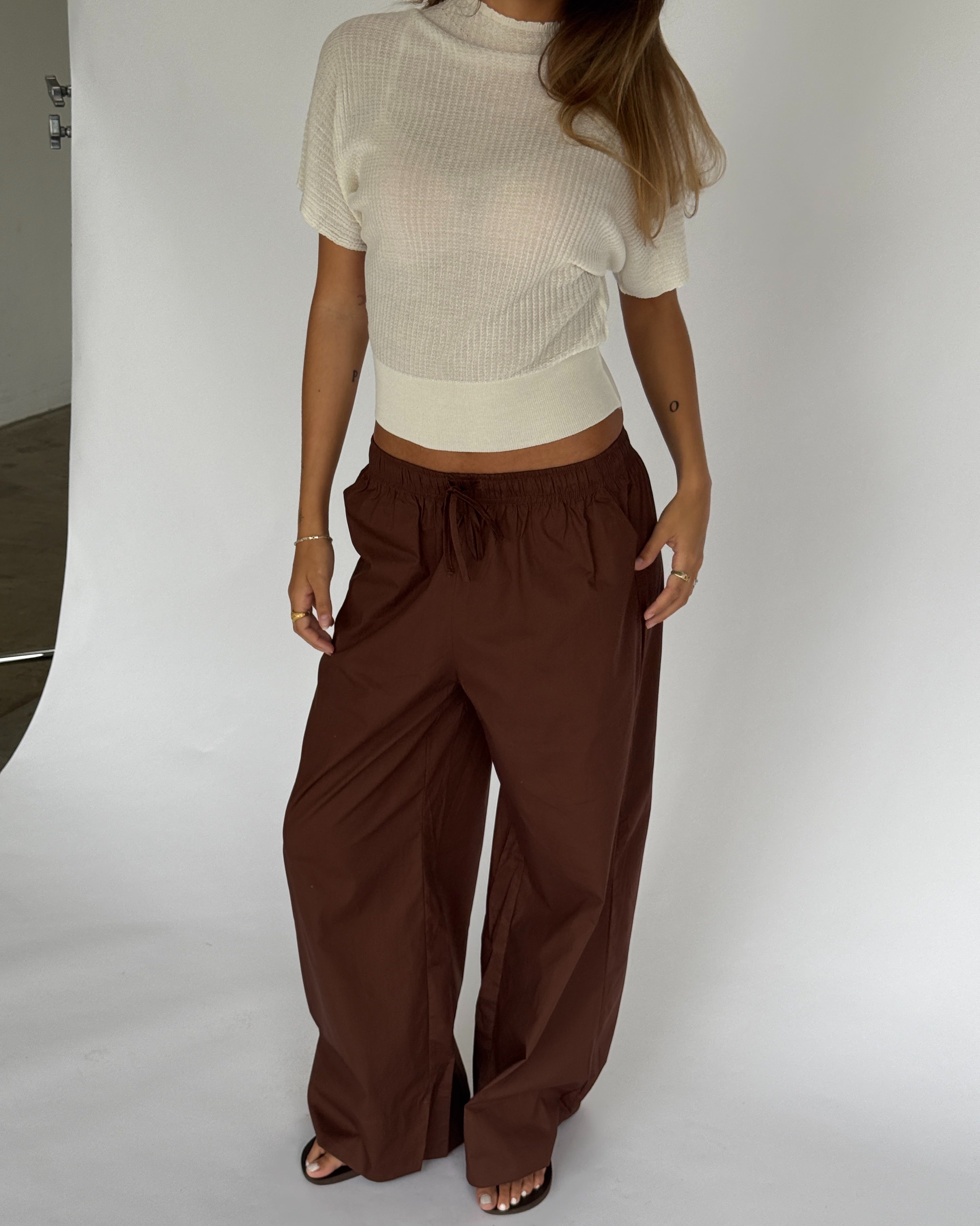 Modelbillede af DYLAN strik top, hvid. Fra BySofieSønderby