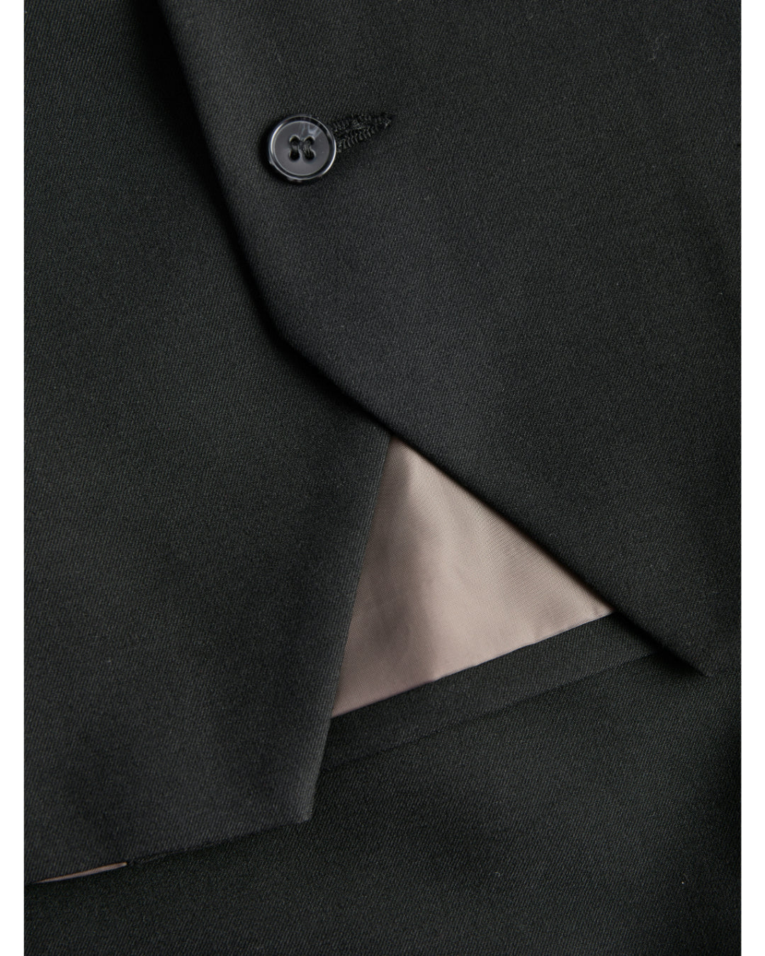 Detaljebillede af sort ELLIS top. Fra BySofieSønderby