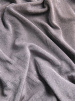 Detaljebillede af grå EVA top. Fra BySofieSønderby