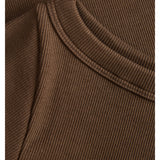 Detaljebillede af FIFI boatneck top i brun. Fra BySofieSønderby