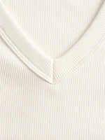 Detaljefoto af FIFI v-hals bluse 3/4 ærme, creme. Fra BySofieSønderby