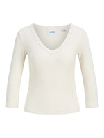 Produktfoto af FIFI v-hals bluse 3/4 ærme, creme. Baggrund er hvid. Fra BySofieSønderby