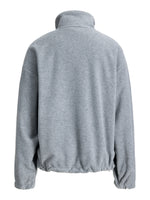 Produktbillede af grå FREYA fleece trøje. Set bagfra. Fra BySofieSønderby