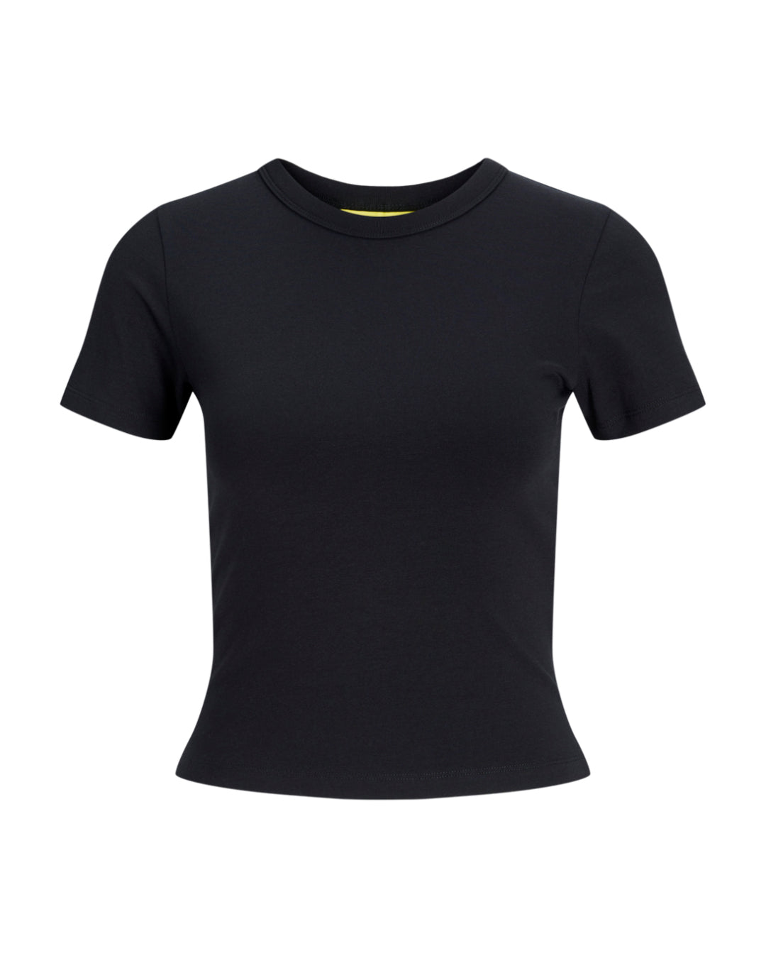 Sort T-shirt ligger foldet ud uden bevægelse, med en rund halsudskæring og korte ærmer, placeret mod en neutral hvid baggrund. Ingen tekst er synlig.