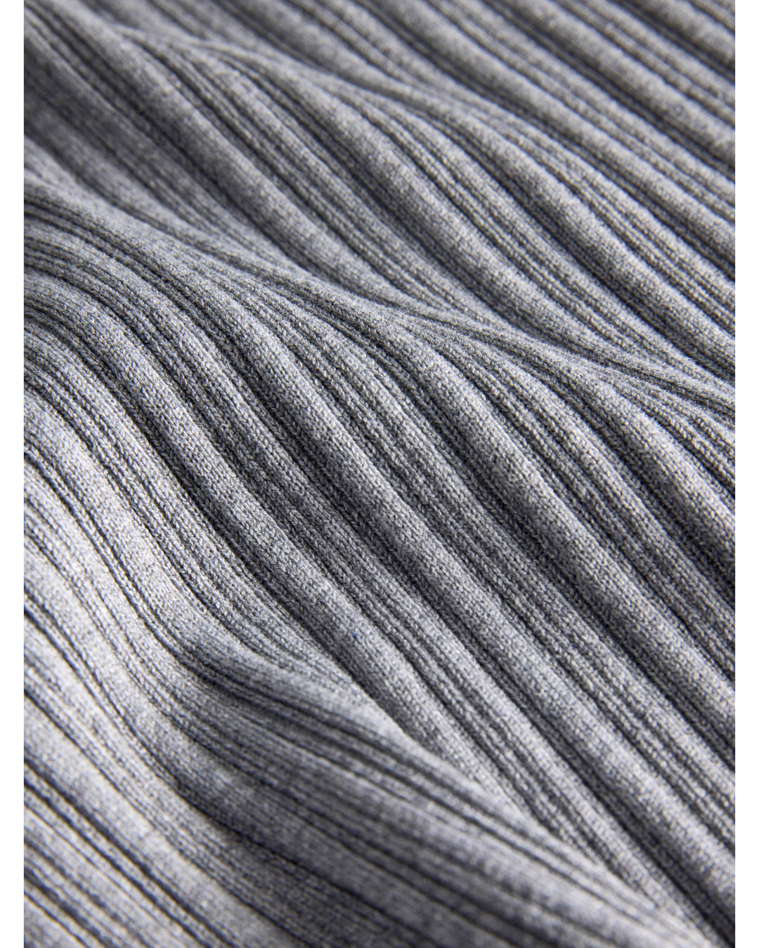 Detaljebillede af grå HADLEY polo. Fra BySofieSønderby