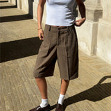 Modelbillede af brune HARLEE shorts. Set forfra. Fra BySofieSønderby