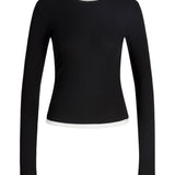 Produktfoto af en Henna bluse i sort med hvid kant. Baggrund er hvid. Fra BySofieSønderby