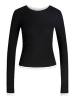 Produktfoto af en Henna bluse i sort med hvid kant. Baggrund er hvid. Fra BySofieSønderby
