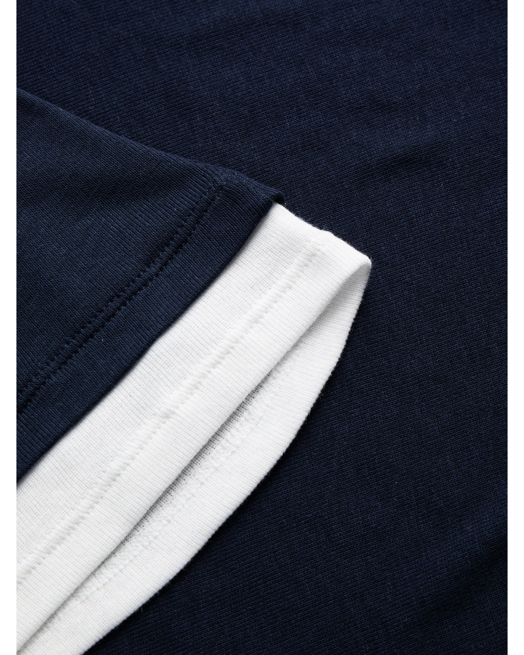 Detaljebillede af navy Henna top. Fra BySofieSønderby