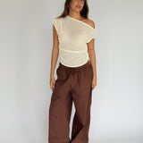 Modelbillede af JAZMIN off shoulder top, hvid. Fra BySofieSønderby