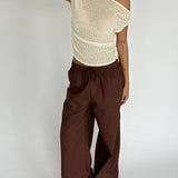 Modelbillede af JAZMIN off shoulder top, hvid. Fra BySofieSønderby