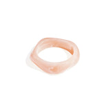 Produktbillede af JODY armbånd i lyserød resin. Fra BySofieSønderby