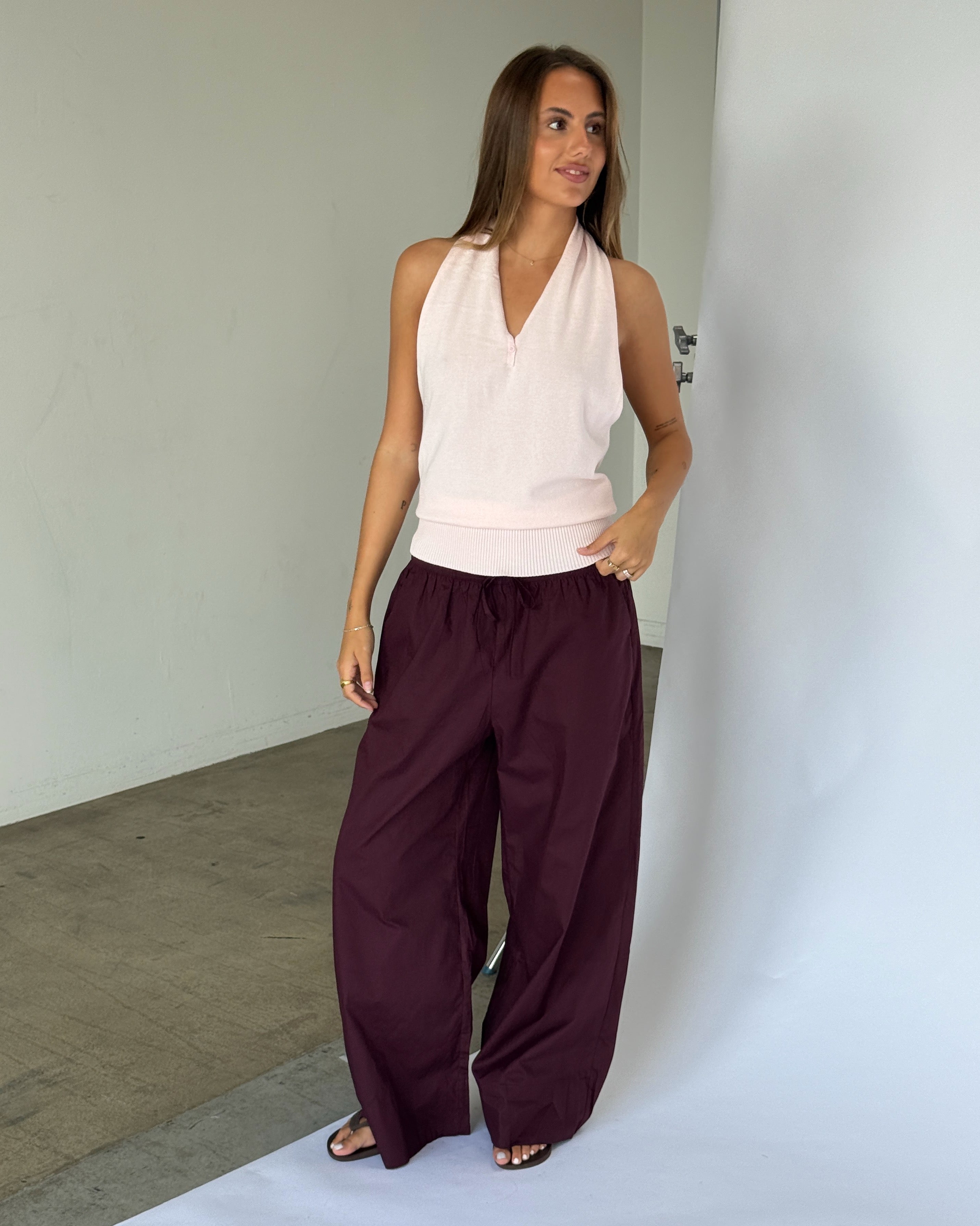 Modelbillede af JORDAN halterneck top, lyserød. Fra BySofieSønderby