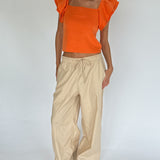 Modelbillede af LEONORA top, orange. Fra BySofieSønderby