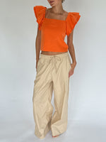 Modelbillede af LEONORA top, orange. Fra BySofieSønderby